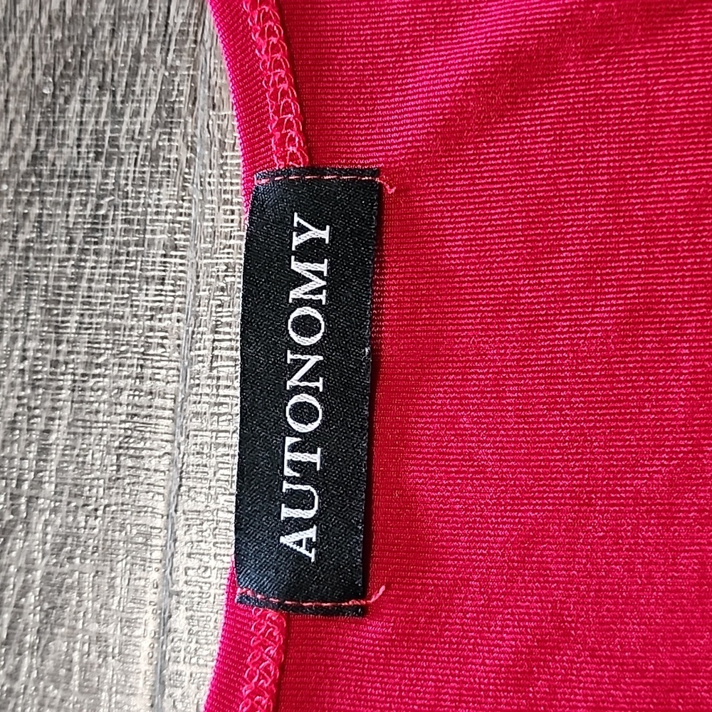🦩 Autonomy sleeveless Top 🦩 - Picture 2 of 4